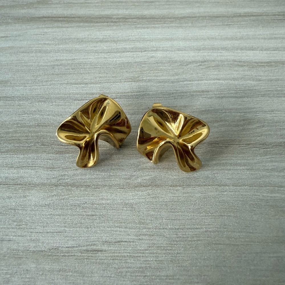 Gold earrings